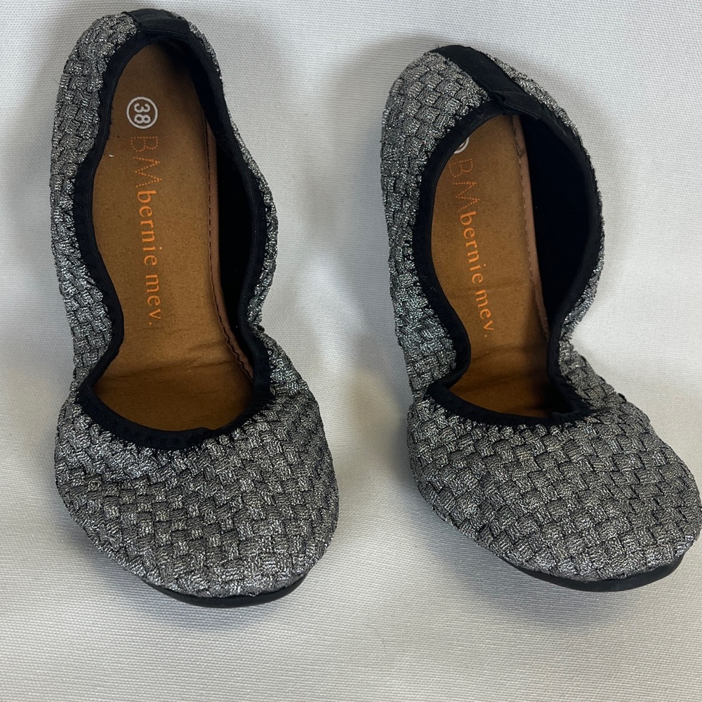 Bernie Mev Curlies Woven Slip-On Travel Ballet Flats Silver/Grey Size 38 NIB
